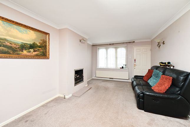 23, Oak Farm Close, Camberley photo 2