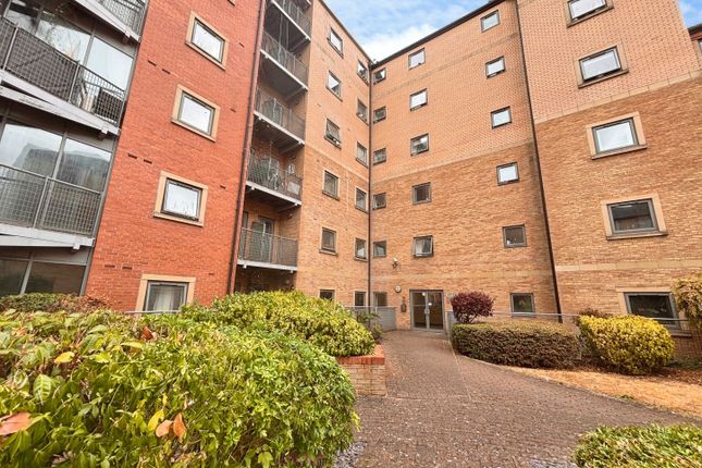 2-bed flat on 100, Kentmere Drive, Doncaster, £1,250/mo