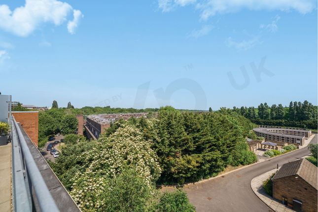 Flat 19, Holdsworth Lodge, 66 Lankaster Gardens, London photo 3