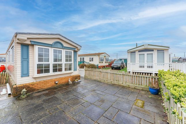 Thumbnail Mobile/park home for sale in Coast Road, Walcott, Norwich
