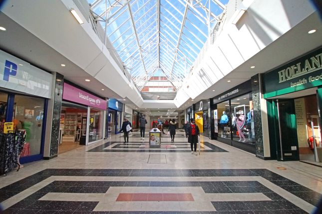 Retail premises to let in Newlands Shopping Centre, Gold St, Kettering