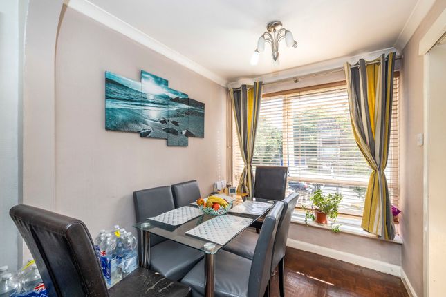 1, Langland Court, Northwood photo 4
