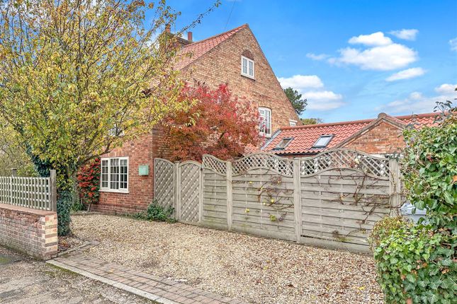 Front Aspect &amp; Driveway 980