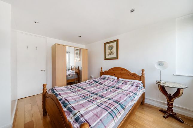 Flat for sale in Georges Road, London