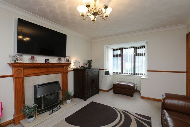 18, The Meadows, Marshfield, CF3 photo 2