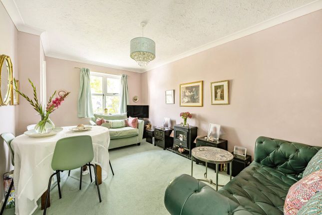 12, Weald Close, Guildford photo 4