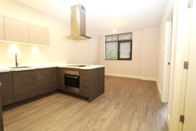 1-bed flat on 4 Greenleigh Court Dawsons Square Pudsey, Pudsey, £850/mo