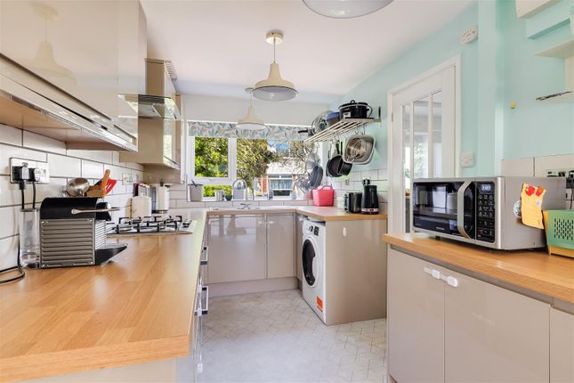 13, Gainsborough Close, Cambridge photo 4