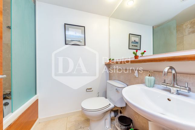 Flat for sale in Poole Street, Islington, London