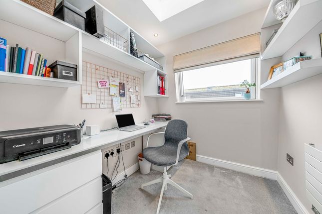 Kfh-67_Hopton_Road-1