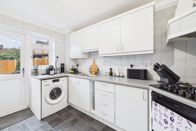 24 Sandringham Close, Stanford-Le-Hope photo 3