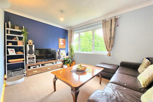 Thumbnail Flat for sale in Alexandra Road, Reading