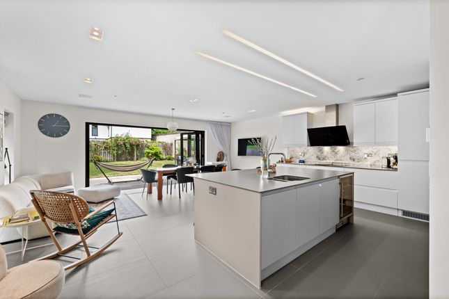 1 Stede Close, South Croydon photo 4