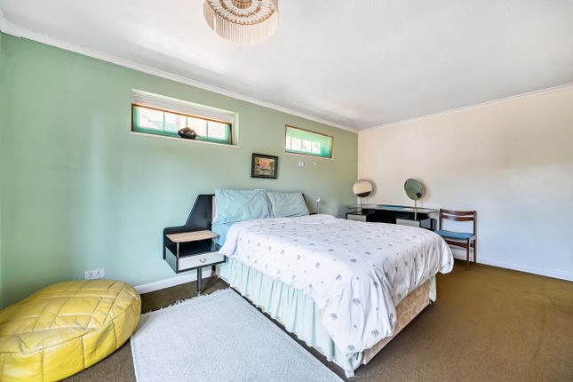 6, Kendal Grove, Surrey photo 4