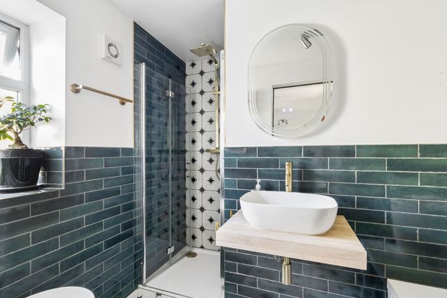 49 Ilkley Road, Watford photo 4