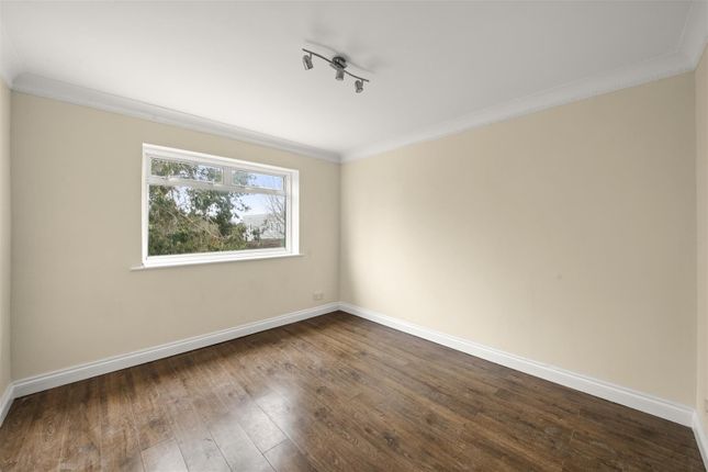 271, Carr Road, Northolt photo 4