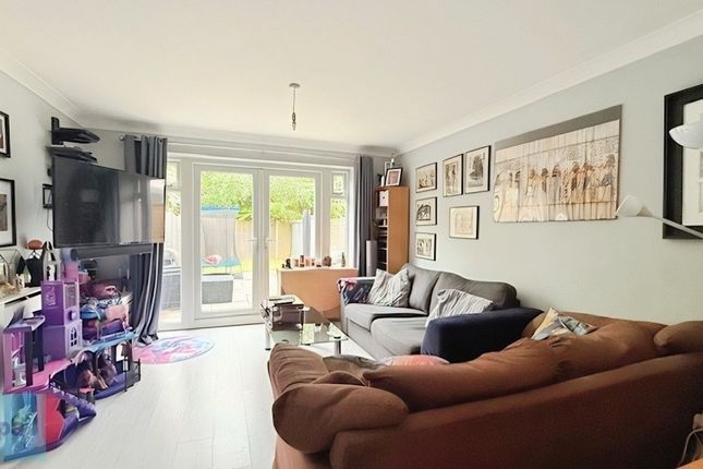31, Farmbrook, Luton photo 2