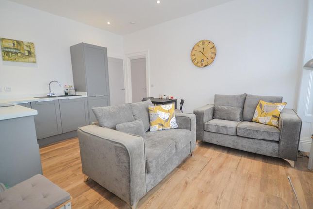 Flat 2, Diamond House, 9 Diamond Street, Saltburn-by-the-sea photo 4