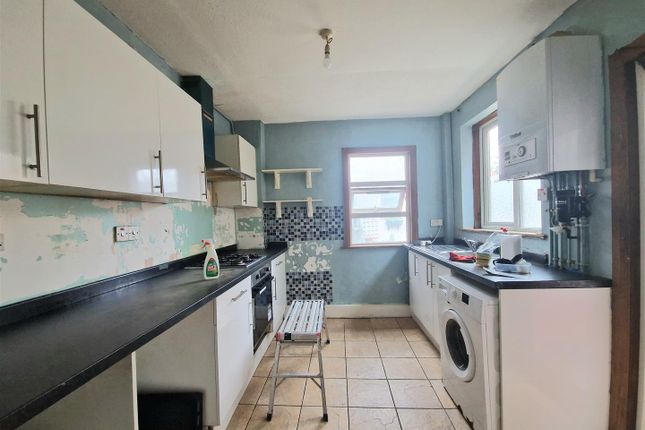 Terraced house for sale in Oldfield Road, London