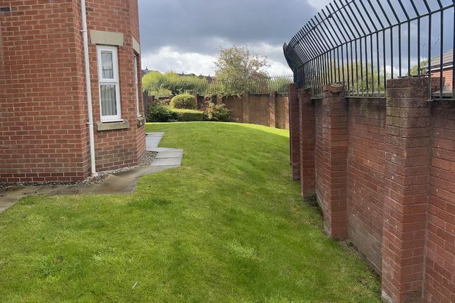 Flat for sale in Garden Vale, Leigh