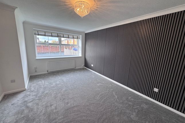 6, Mill House Rise, Bradford photo 2