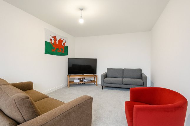 12, Slade Baker Way, Gloucestershire photo 2