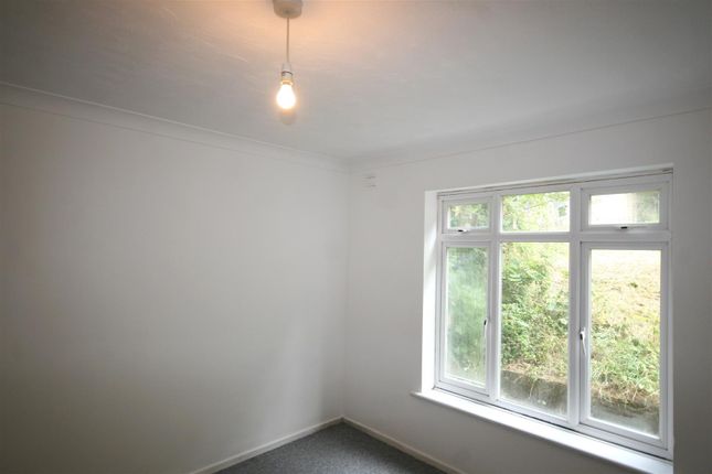 Flat to rent in Barnet Way, Hove