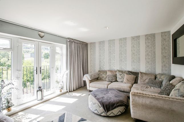11, Beck Road, Sowerby Bridge photo 4