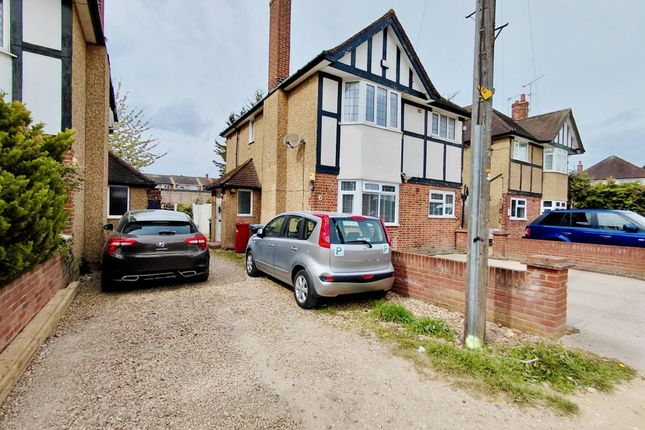 8, Faircroft, Slough photo 2