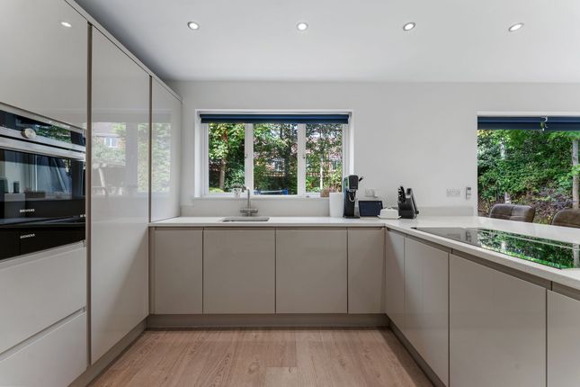 2 Hunts Field Close, Lymm photo 4