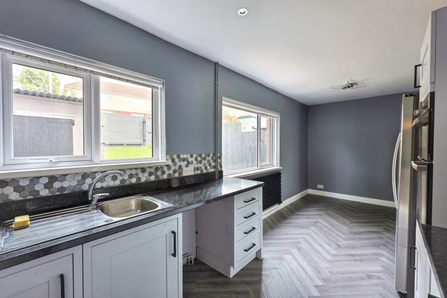 5, Brookfield Avenue, Tredegar photo 4