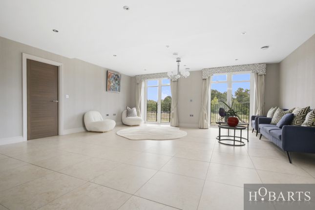 13 Lancaster House, Royal Connaught Park, BUSHEY photo 3