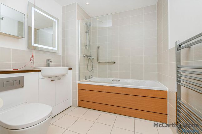 22 Lawrence Place, White Horse Lane, Maldon photo 4