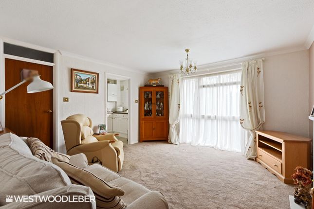 14, Warrenfield Close, Waltham Cross photo 2
