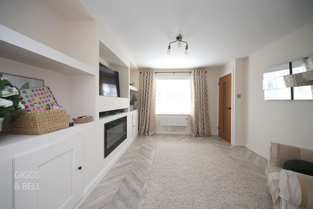 25 Victoria Drive, Houghton Conquest, Bedfordshire photo 3