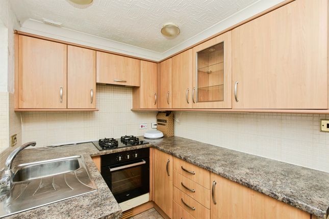 15, Glamis Close, BURTON-ON-TRENT photo 4