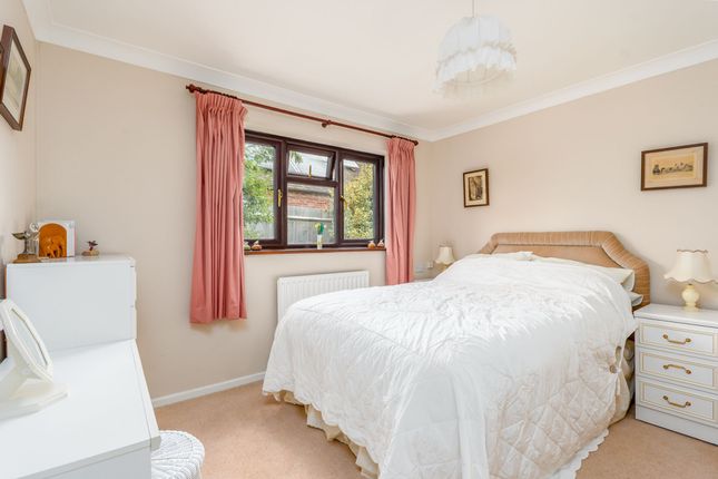 1 Woodward Court, Stratford-Upon-Avon photo 3