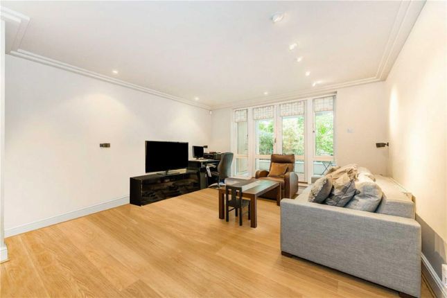 Flat to rent in Kidderpore Avenue, Hampstead