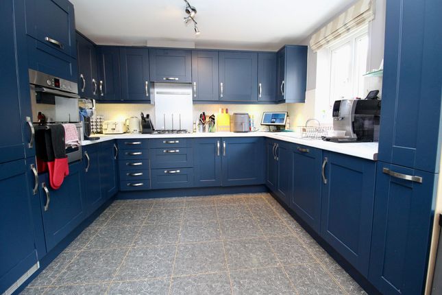 3 Wellstead Way, Southampton photo 3