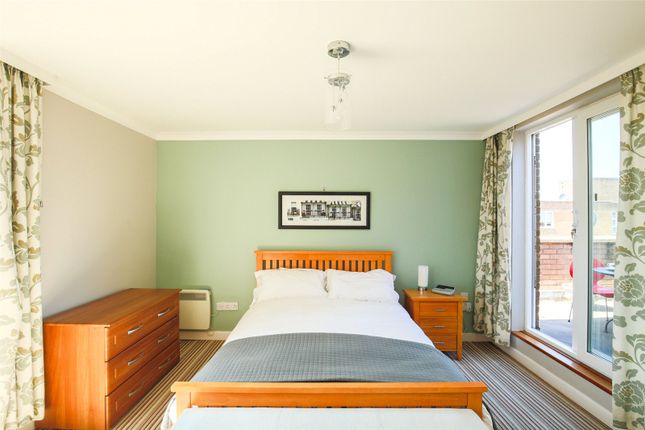 14 Cedar Court,, Glenavon Park, Bristol photo 4