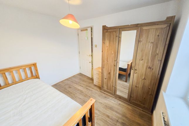 Room 6 268, Leigh Hunt Drive, London photo 2