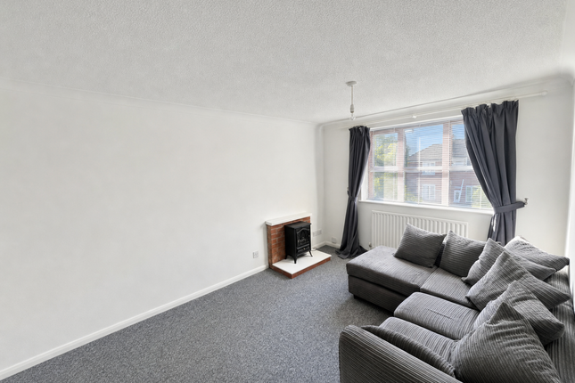 7 Rugby Court, Grantham photo 3