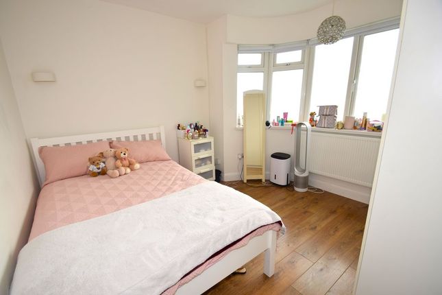190, Runnymede, London photo 5