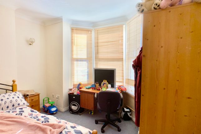 39 Salisbury Street, **WALKING DISTANCE TO BEDFORD PARK** Salisbury Street, Bedford photo 5