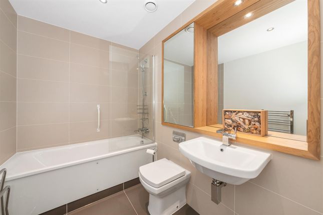 Flat 2 Imperial Mansions, 13, Victoria Parade, London photo 3