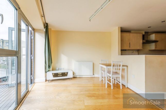 Flat 4, 14 Lee High Road, London photo 3
