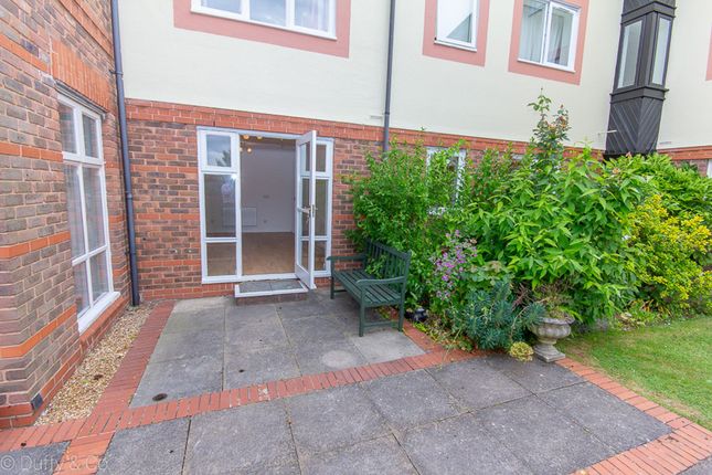 8 Clover Court Church Road, Haywards Heath photo 4
