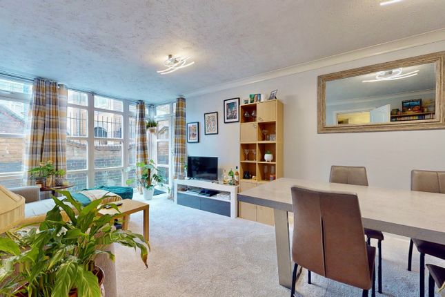 Flat for sale in Eleanor Close, Hithe Point, Canada Water, London