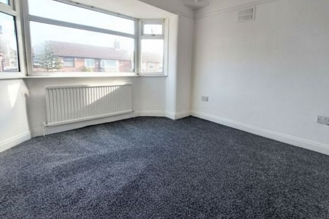 31 Kirkham Avenue, Manchester photo 5
