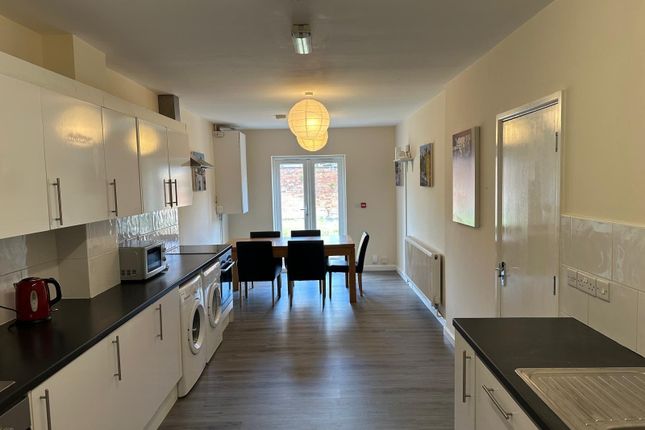 Room B, 1, Harborough Road, Hampshire photo 4